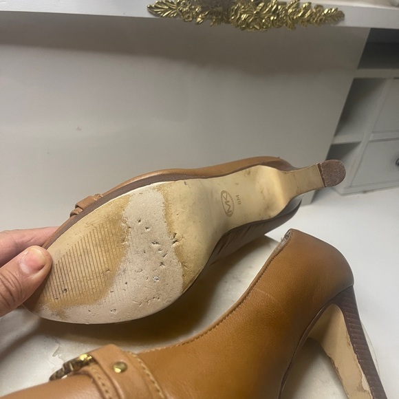 Michael Kors high, tan color in Good use conditions - Picture 14 of 16